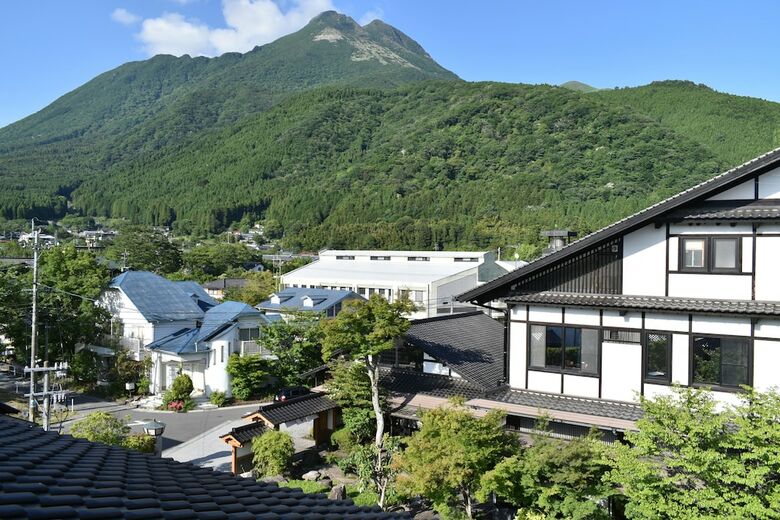 Yufuin Yawaraginosato Yadoya