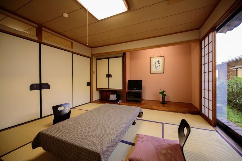 Yufuin Onsen Wafu Ryokan Tsuenosho