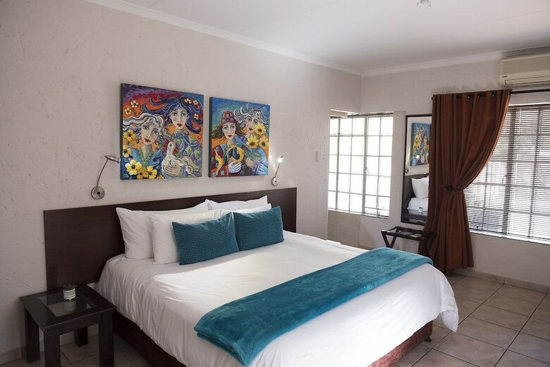 Hotel President Lodge