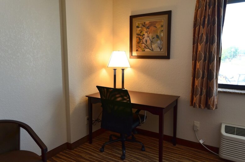 Hotel Cobblestone Inn & Suites - Clarion