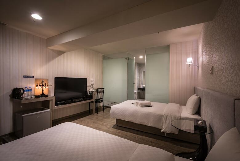Walker Hotel Sanchong Zhengyi Branch