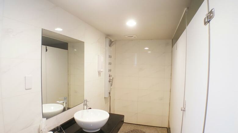 Walker Hotel Sanchong Zhengyi Branch