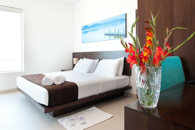 The Beach - All Suite Hotel