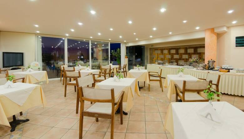 Aparthotel Faedra Beach Hotel