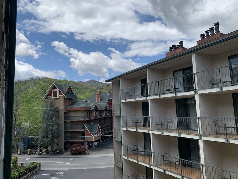 Hotel Oak Square Condominiums