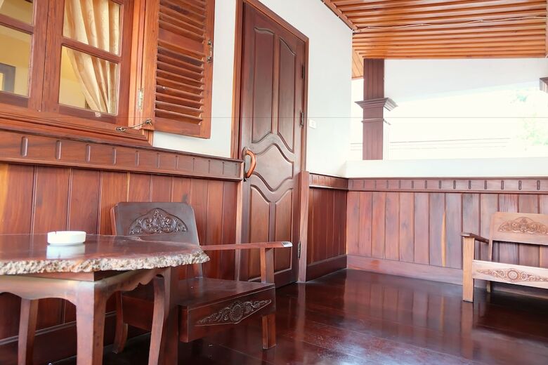 Hotel Phousi Guesthouse