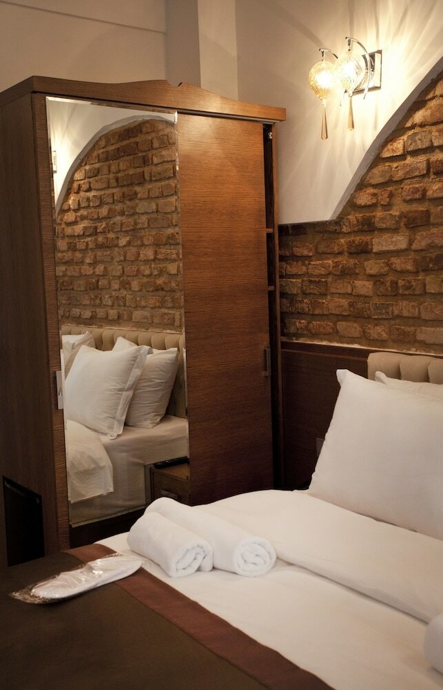 Pera Line Hotel