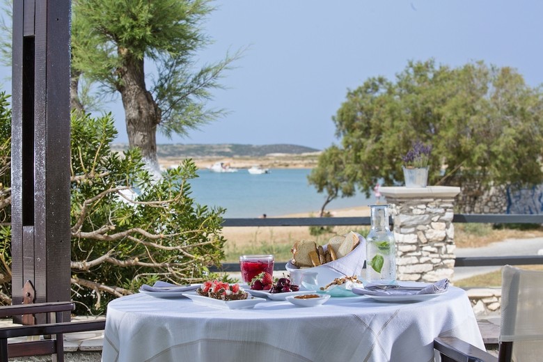 Hotel Contaratos Beach