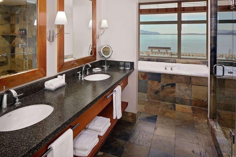 Hotel Chrysalis Inn & Spa Bellingham, Curio Collection By Hilton