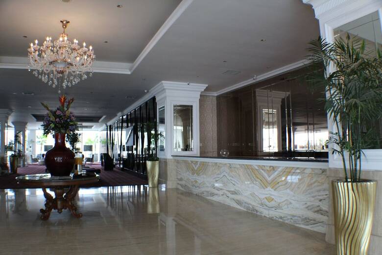 Hotel Golden Tulip Legacy Surabaya