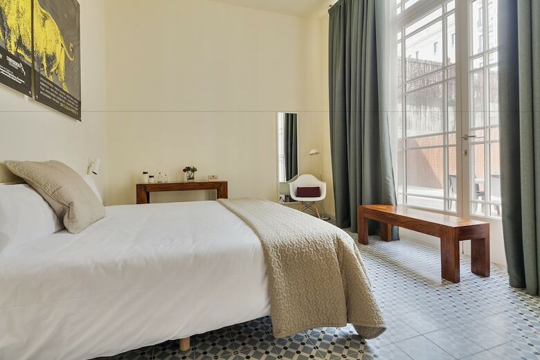 Apartamentos Uma Suites Pau Claris Barcelona