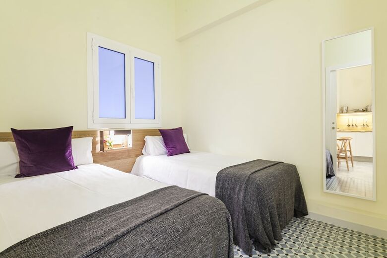 Apartamentos Uma Suites Pau Claris Barcelona