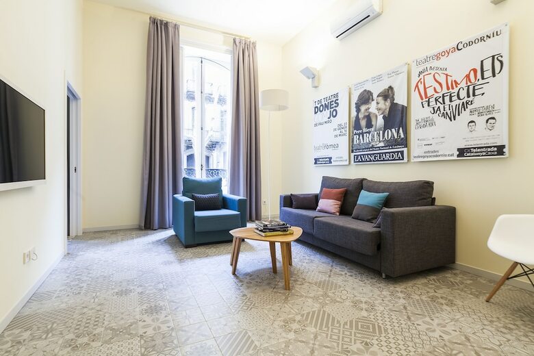 Apartamentos Uma Suites Pau Claris Barcelona