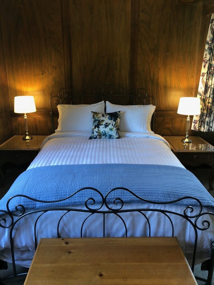 Bed & Breakfast The Latch Inn And Restaurant