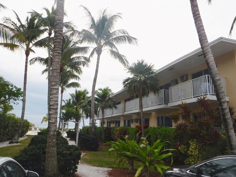Hotel Waterside Inn On The Beach