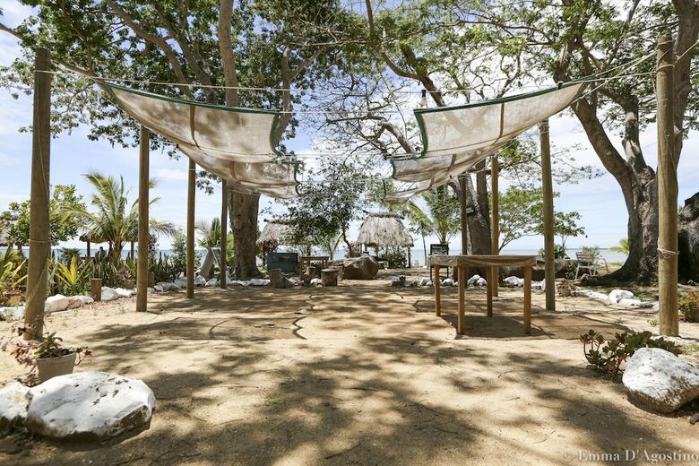 Hostal Vatia Beach Eco Lodge