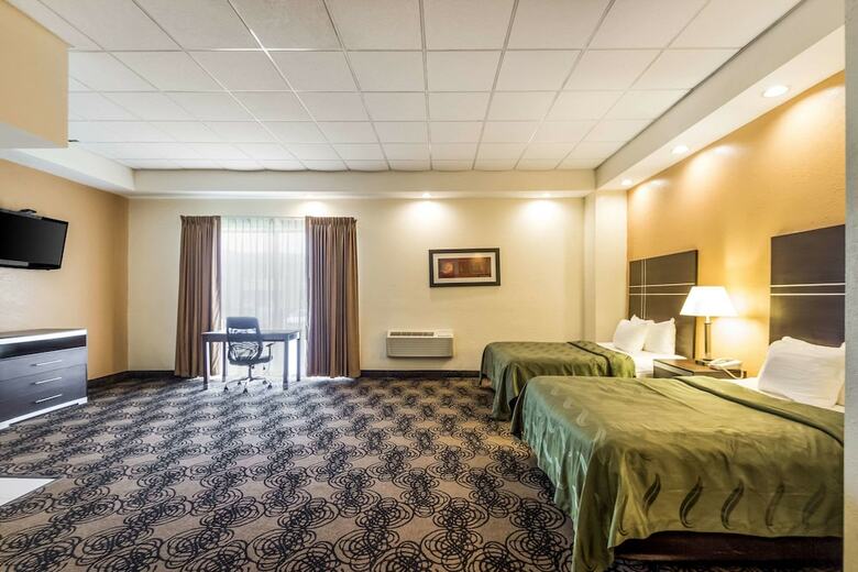Hotel Quality Suites Milwaukee Airport
