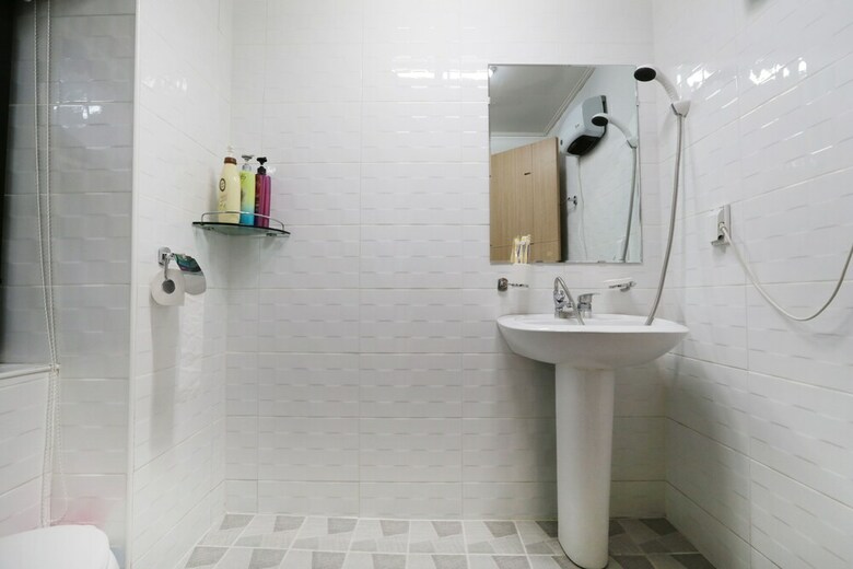 Hostal Grand Field Residence Hostel