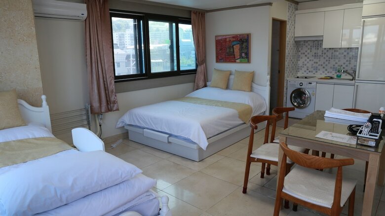 Hostal Grand Field Residence Hostel