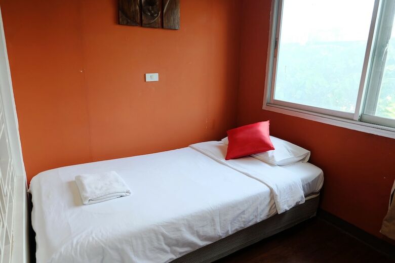 Hostal Take A Nap Hotel