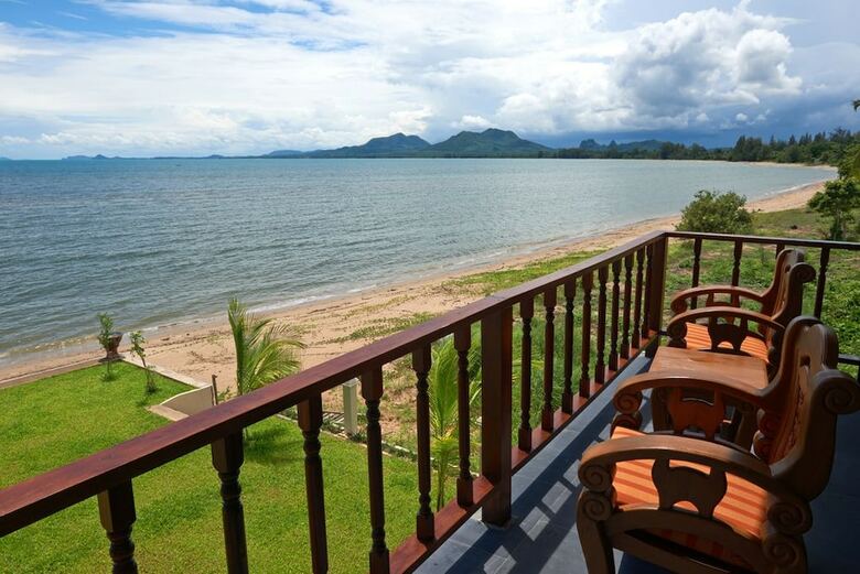 Hotel Sara Beachfront Boutique Resort