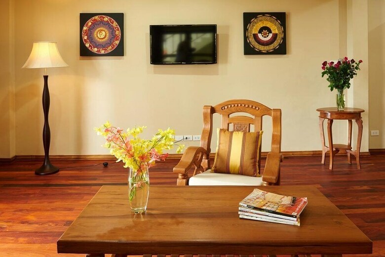 Hotel Sara Beachfront Boutique Resort