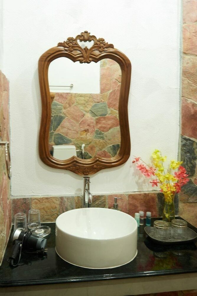 Hotel Sara Beachfront Boutique Resort