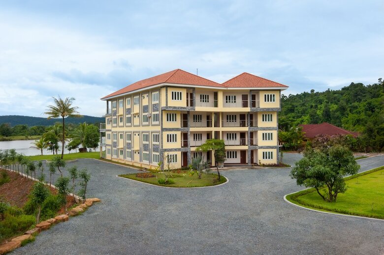 Hotel Tatai Resort & Marina