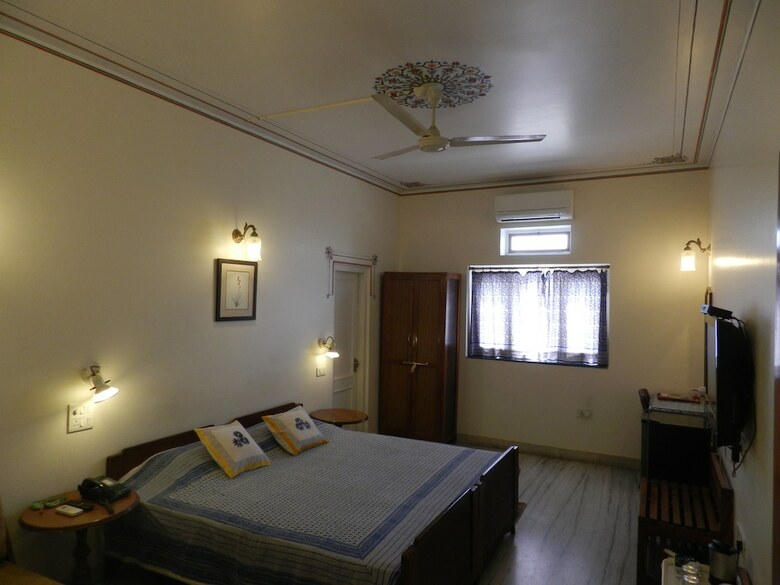Hotel Tara Niwas