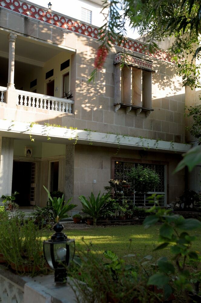 Hotel Tara Niwas