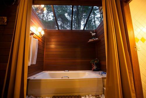 Hostal Brom�lia Sabi� & Cia