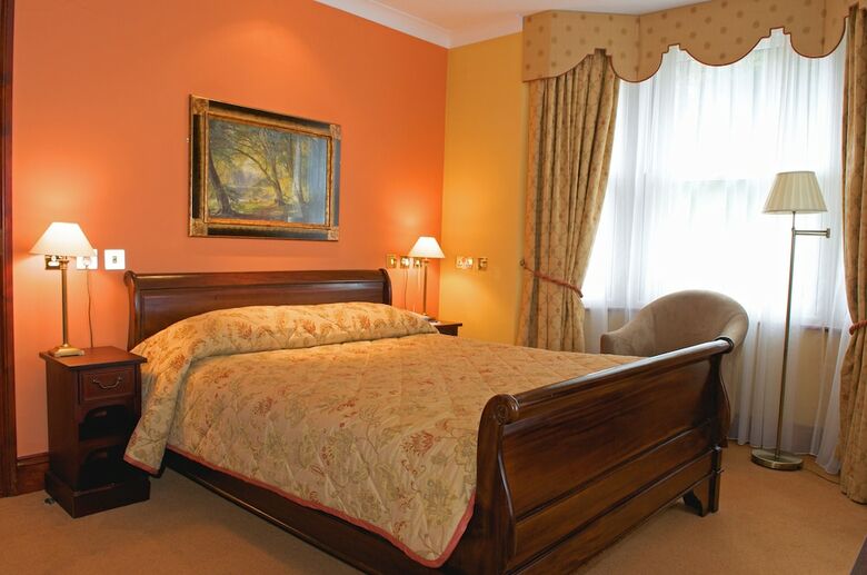 Best Western Plus Old Tollgate Hotel