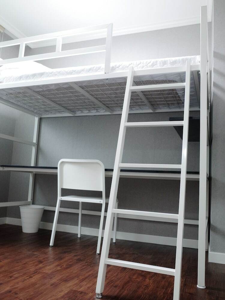 Hostal Muju In Guesthouse - Hostel