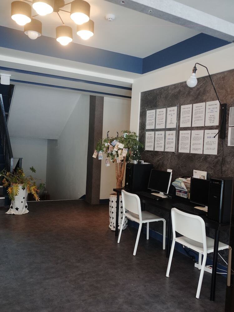 Hostal Muju In Guesthouse - Hostel