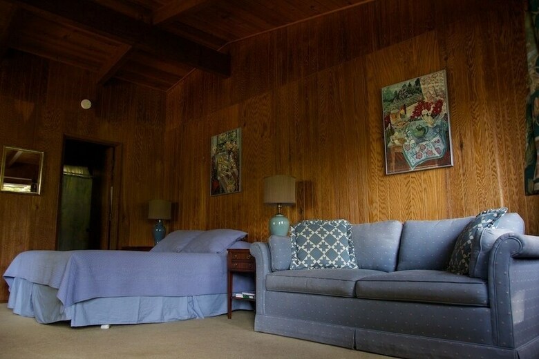 Cabana The Wayfarer Resort