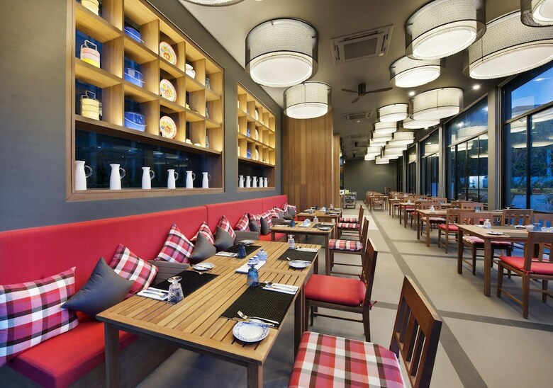Hotel The Sea Galleri By Katathani