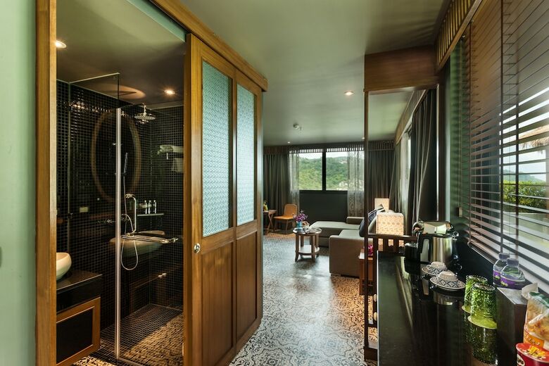 Hotel The Sea Galleri By Katathani
