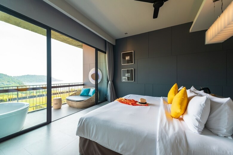 Hotel The Sea Galleri By Katathani