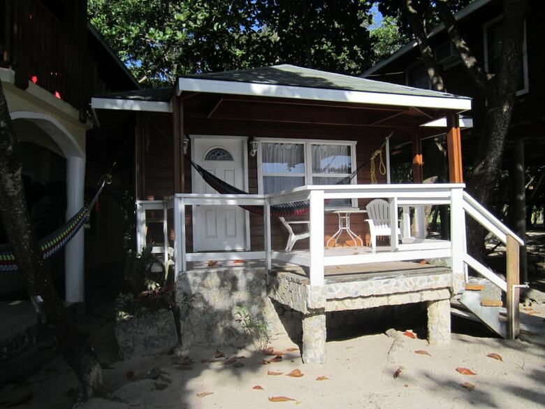 Hotel Foster's West Bay Resort