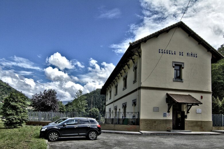 Hostal Albergue Juvenil de Bustiello