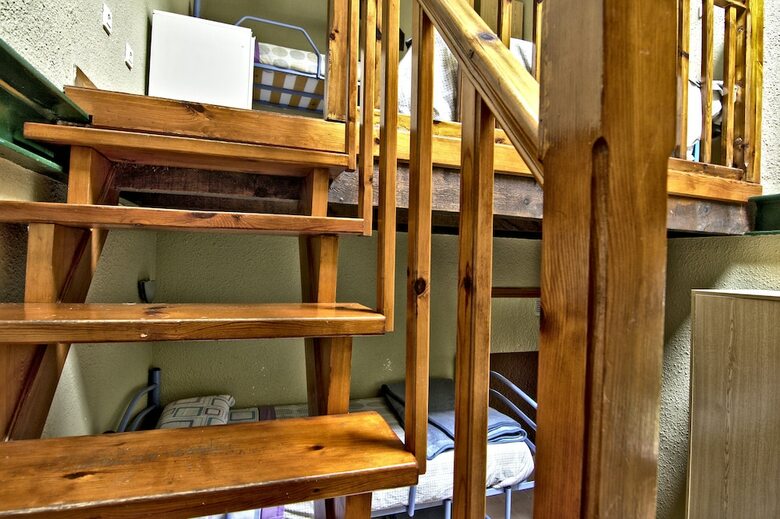 Hostal Albergue Juvenil de Bustiello