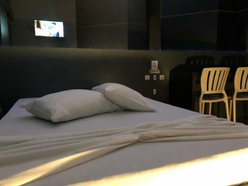 Snob Motel (adult Only)