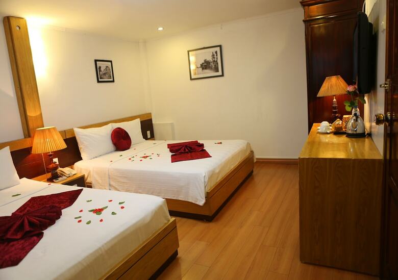 Madam Moon Hotel
