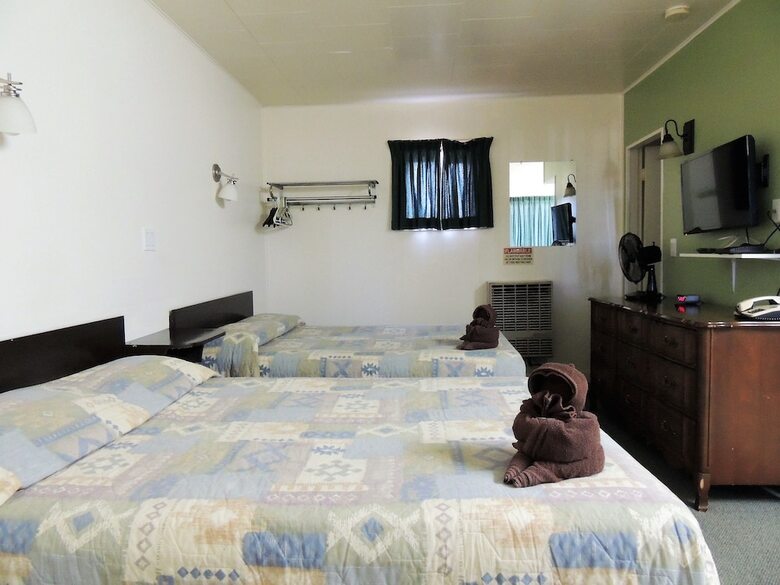 100 Mile Motel & Rv Park
