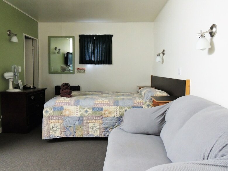 100 Mile Motel & Rv Park