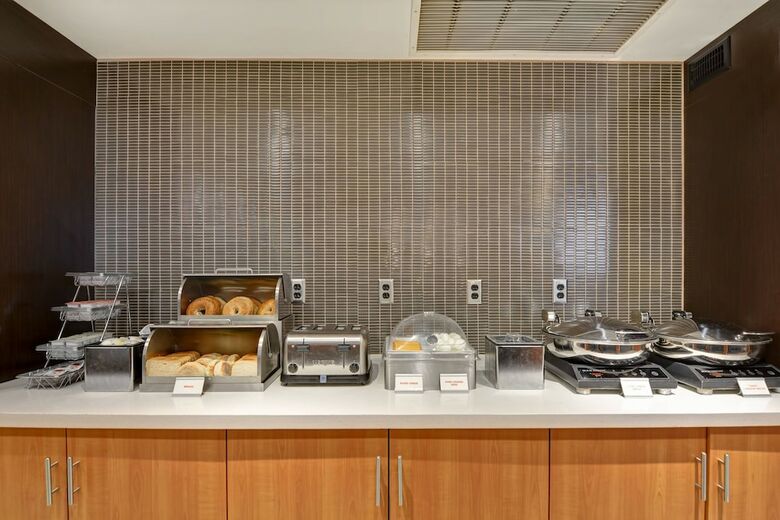 Hotel Towneplace Suites By Marriott Alexandria