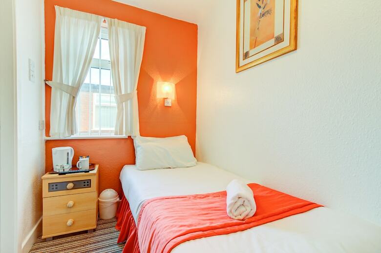The New Sandringham Court Hotel