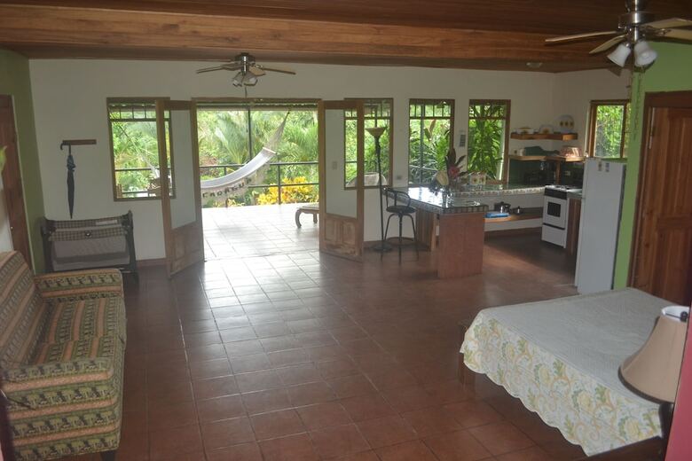 Bed & Breakfast Eden Atenas
