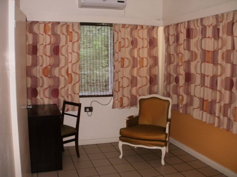 Pineapple Court Hotel