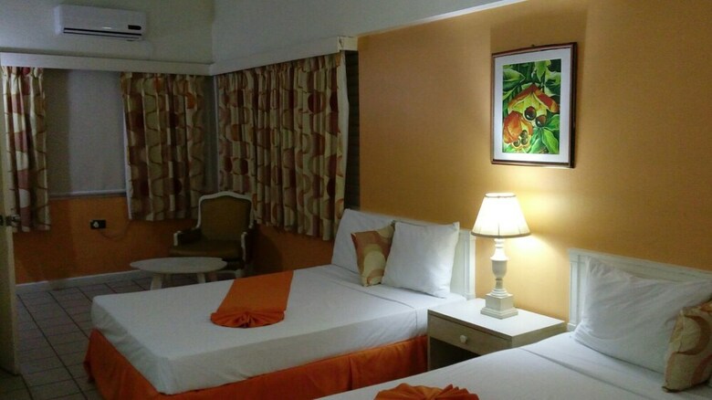 Pineapple Court Hotel